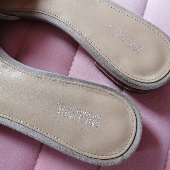 ** SOLD ** MICHAEL KORS Beige Slides size 8 - Picture 4 of 5
